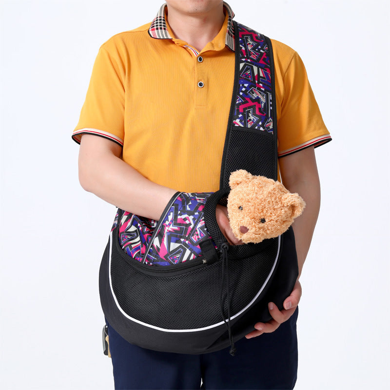 Carrying Pets Bag Women Outdoor Portable Crossbody Bag For Dogs Cats Pet Products with colorful design and a plush toy.